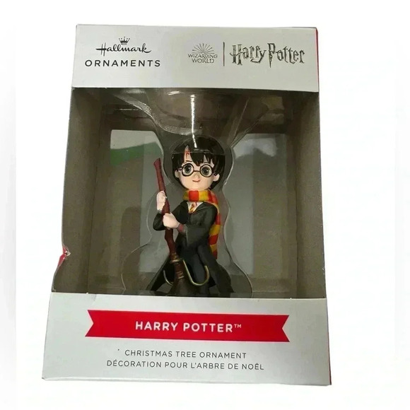 Hallmark HARRY POTTER Wizarding World CHRISTMAS ORNAMENT- Flying On Broomstick - Picture 1 of 2